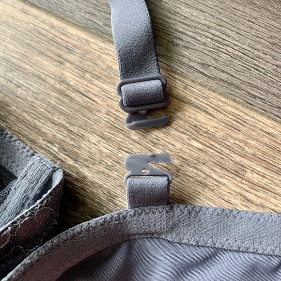 Victoria’s Secret Body by Victoria Unlined Demi Bra Size 38DDD Racer-back Lacey - Picture 3 of 9